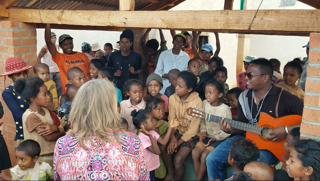 Singing with the people of Ambalafeno